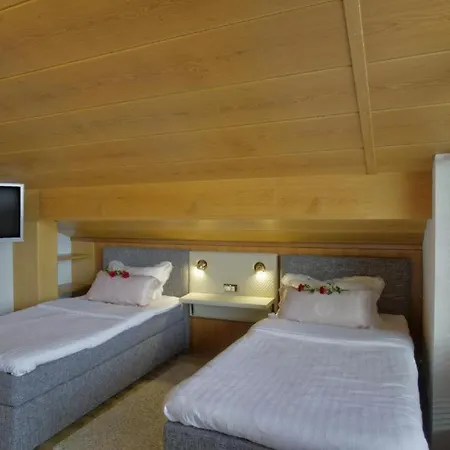 Golden Gapa Studio Penthouse 12 Апартаменты