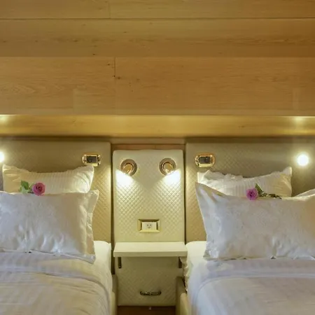 Golden Gapa Studio Penthouse 12 Апартаменты *