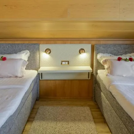 Golden Gapa Studio Penthouse 12 *